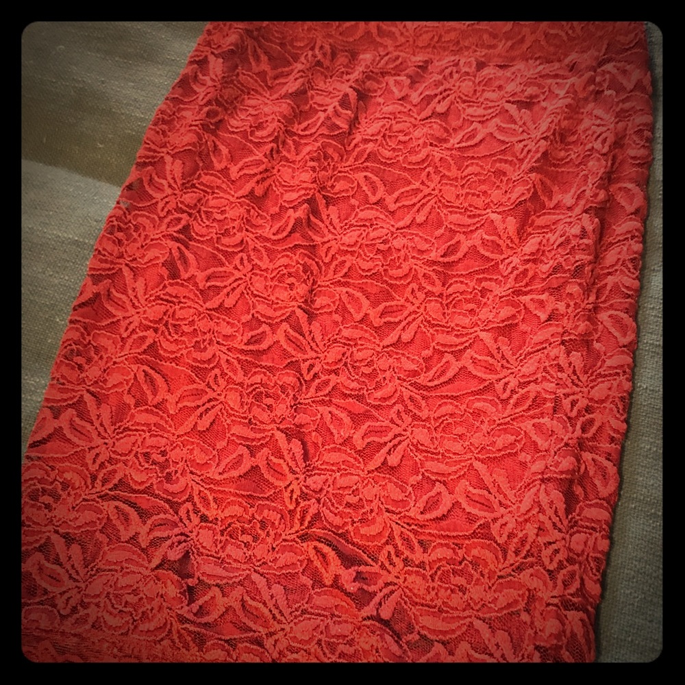 Lace maroon Guess skirt